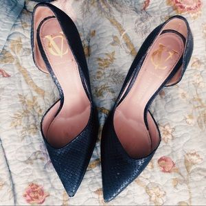 Signature by Vince Camuto D’Orsay Snakeskin Pumps